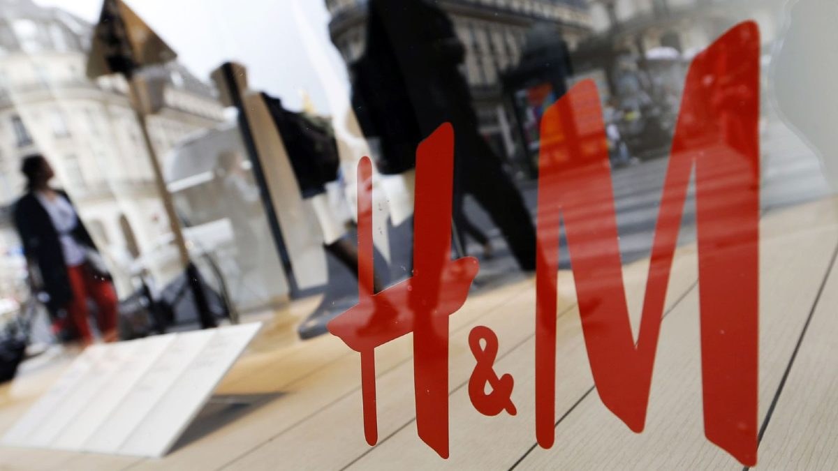 Ξεχωριστό μαύρο παντελόνι από τα H&M σε τιμή σοκ! – Τρέξτε να προλάβετε