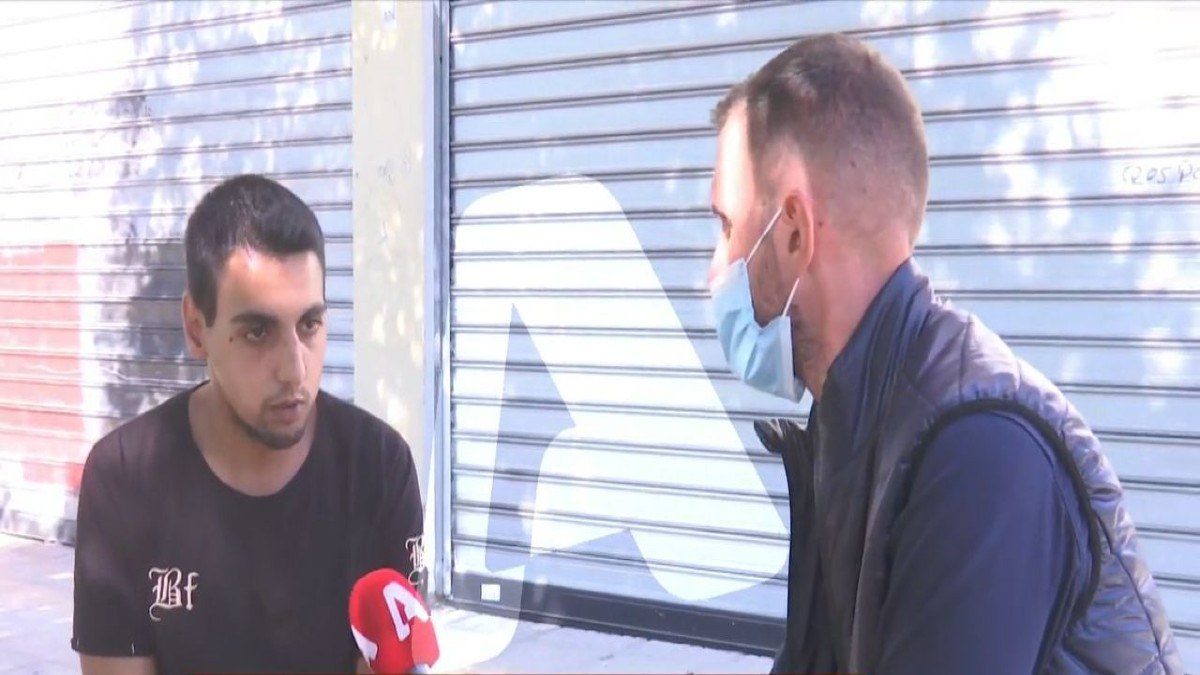 Ανατριχιάζει ο αδερφός του 20χρονου μητροκτόνου στο Αιγάλεω: «Η Αστυνομία δεν μας βοήθησε! Μας αγαπούσε η μάνα μας» (Video)