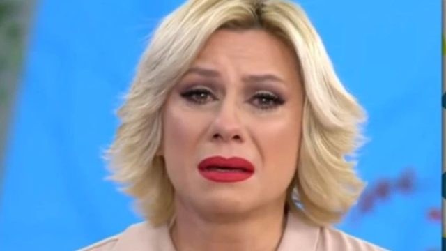 Τραγικές ώρες για την Κατερίνα Καραβάτου – Βαρύ πένθος για την παρουσιάστρια