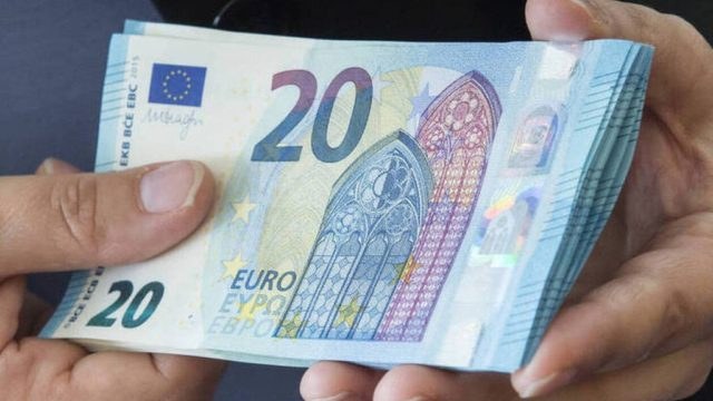 Κοινωνικό Μέρισμα 900 ευρώ: Ποιοι θα το πάρουν; Αναλυτικά παραδείγματα