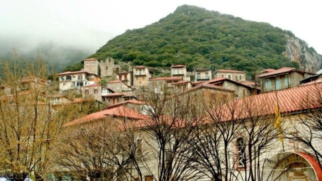 Το δημοφιλές χωριό στην Ορεινή Αρκαδία που θα σας μαγέψει