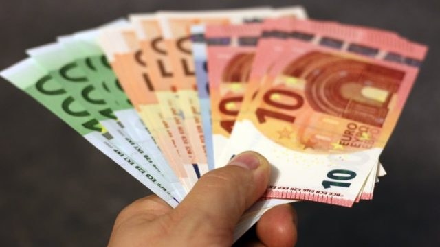 Συν-Εργασία: Οικονομική ανάσα για 36.515 εργαζόμενους – Σήμερα πληρώνονται για τον Οκτώβριο – Ποιοι μπορούν να ενταχθούν