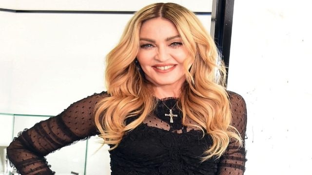 Πανικός με την φωτογραφία της Μαντόνα: Ποιος την απειλεί με μαχαίρι στο λαιμό;