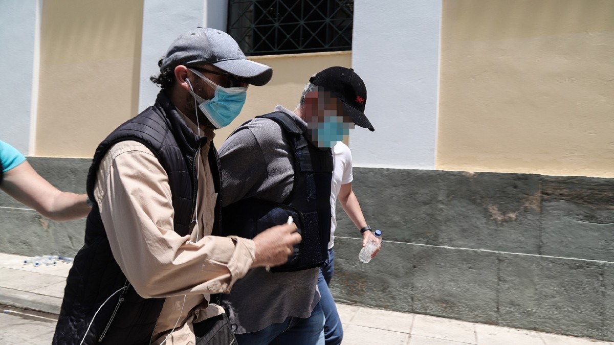 Ψευτογιατρός: Ξεκίνησε με εμπόδια η δίκη – Τι λένε τα θύματά του για τις θεραπείες και τα χρήματα που ζητούσε