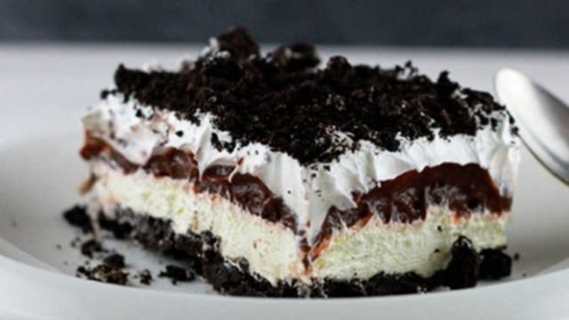 Γλυκό ψυγείου με Oreo μόνο με 3 υλικά και έτοιμο σε 15 λεπτά!