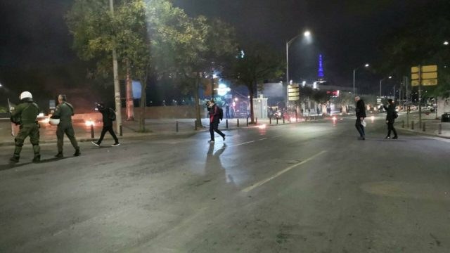 Πολυτεχνείο: Ένταση με μολότοφ σε Θεσσαλονίκη και Πάτρα – Αποπνικτική η ατμόσφαιρα