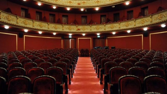 Ποίες παραστάσεις κάνουν πρεμιέρα σήμερα Τετάρτη 10/11;