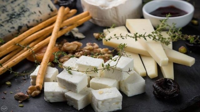 Μεγάλη προσοχή! 9+1 τυροεντολές για μην «σκοτώνετε» τα τυριά