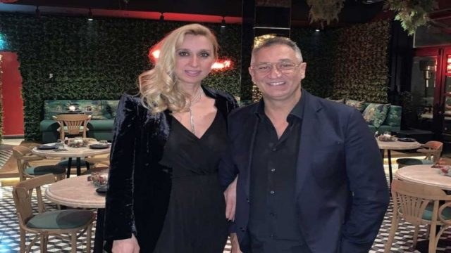 Γιορτινό κάλεσμα για φίλους από τον Γιώργο και την Έλενα Ντάβλα στο Tokyo Joe