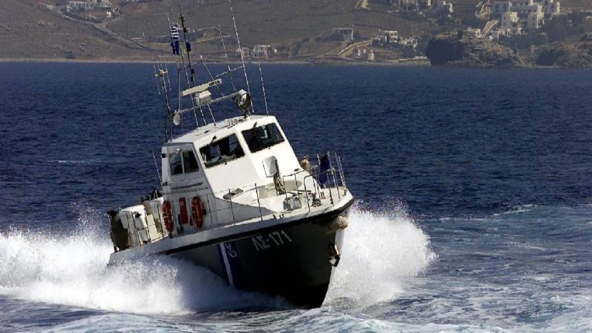 Θρίλερ στα Αντικύθηρα: Εφτά νεκροί μετανάστες σε νέο ναυάγιο – Απεγκλωβίστηκαν 90 άτομα