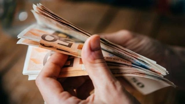 ΟΠΕΚΑ: «Βροχή» τα επιδόματα τις επόμενες μέρες – Ποιοι θα δουν λεφτά στους λογαριασμούς τους