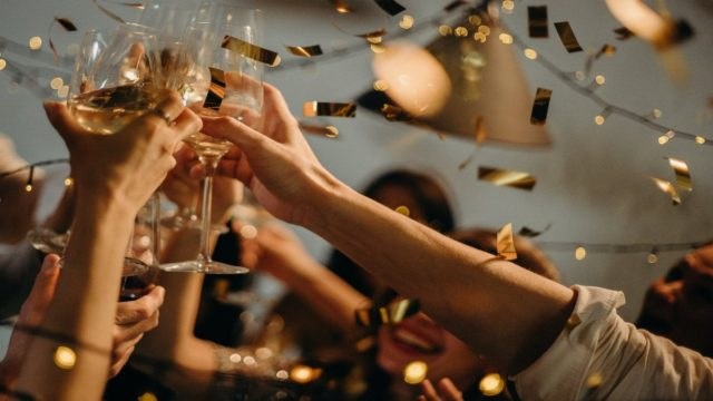 Ποιοι γιορτάζουν σήμερα, Κυριακή 12 Δεκεμβρίου, σύμφωνα με το εορτολόγιο;