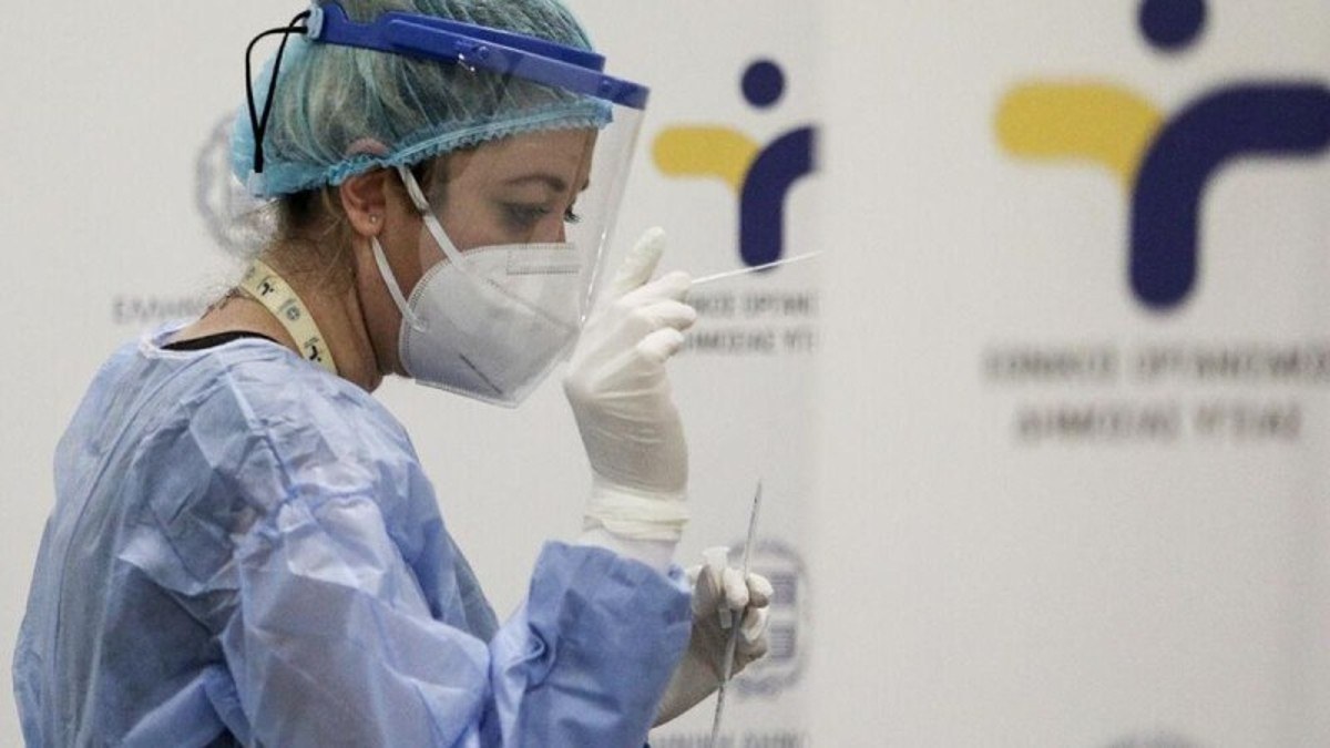 Κορωνοϊός – Διευκρινίσεις: Πότε θετικό rapid test δικαιολογεί άδεια στη δουλειά – Ποιοι πρέπει να κάνουν μοριακό
