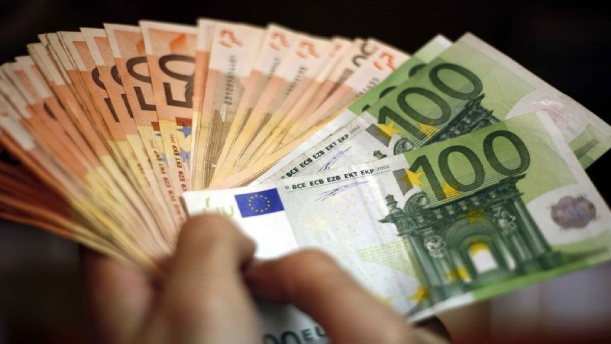 «Βρέχει» λεφτά σήμερα! Τα επιδόματα που καταβάλλονται την τελευταία μέρα του έτους – Ποιοι θα δουν χρήματα στους λογαριασμούς