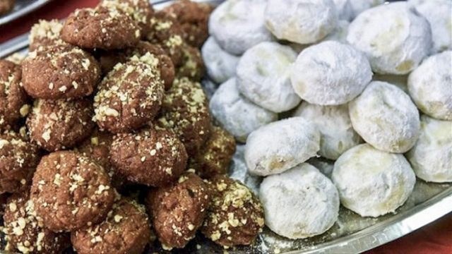 Mελομακάρονα ή κουραμπιέδες; Ποια έχουν τις λιγότερες θερμίδες