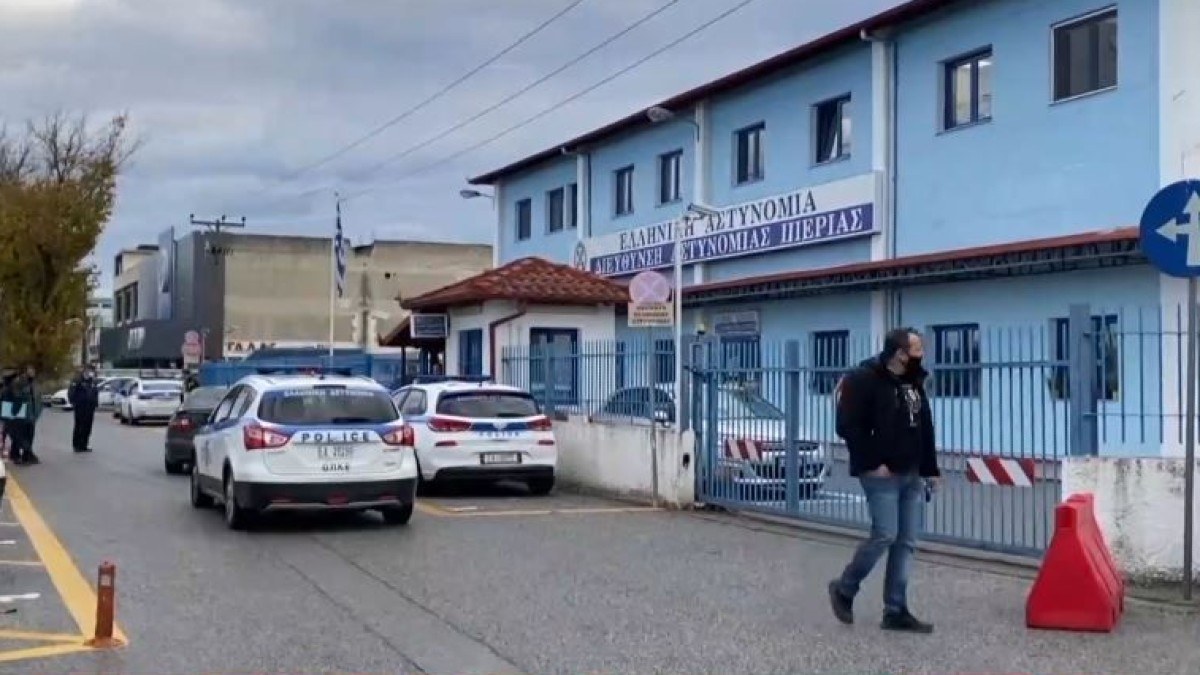 Πιερία: Σάλος με τη «σύλληψη» του γυμνασιάρχη από «Θεματοφύλακες του Συντάγματος» – Πέντε συλλήψεις, σχηματίζεται δικογραφία για αρπαγή (Video)