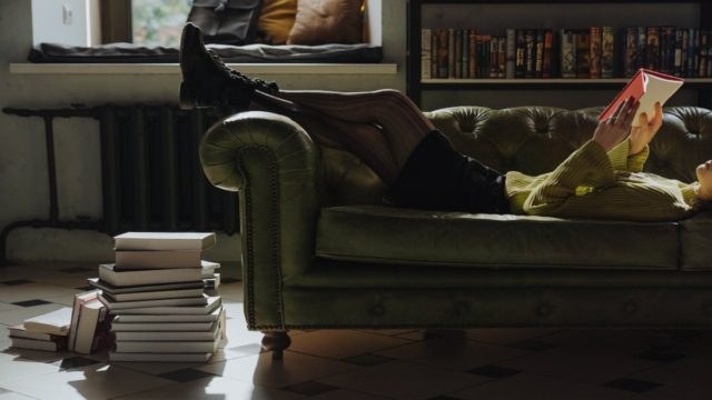 4 + 1 λόγοι για να ξεκινήσεις να διαβάζεις βιβλία: Μπορεί να αυξήσει τη διάρκεια ζωής σου μέχρι και 2 χρόνια