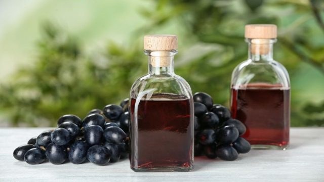 Αυτοί είναι οι λόγοι που πρέπει να βάζεις καθημερινά ξύδι στη σαλάτα σου