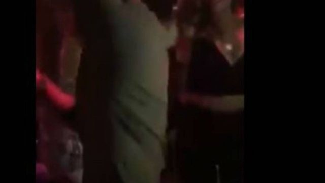 Μας “έπεσε το σαγόνι”: Καλλονή δημοσιογράφος χορεύει τσιφτετέλι και κολάζει τους πάντες