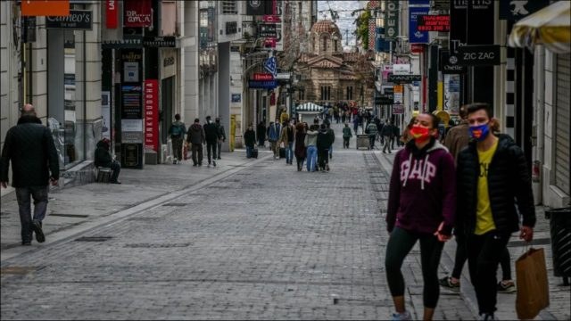 Συνεδριάζει σήμερα η επιτροπή των ειδικών – Τι εξετάζεται για ωράριο και μουσική στην εστίαση