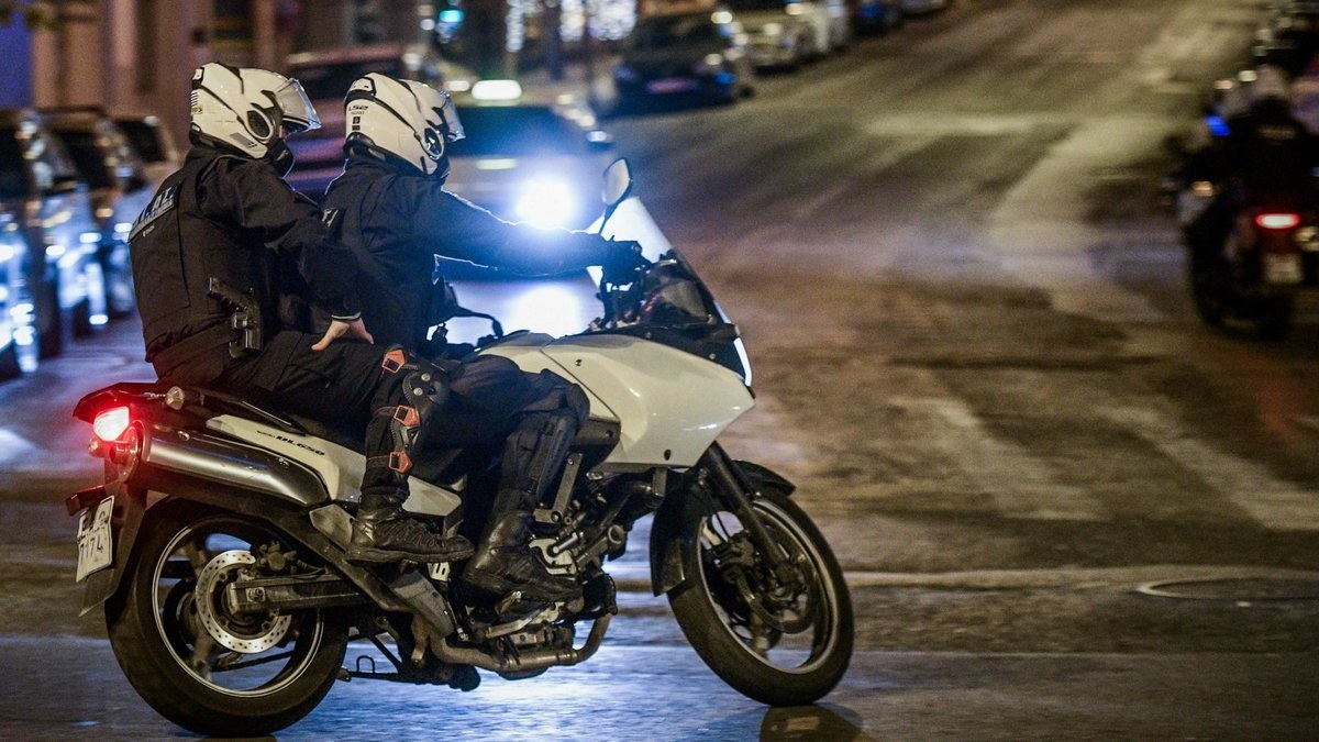 Τρόμος στους δρόμους της Αθήνας: Συμμορίες ανηλίκων με μαχαίρια επιτίθενται σε πολυσύχναστα εμπορικά σημεία