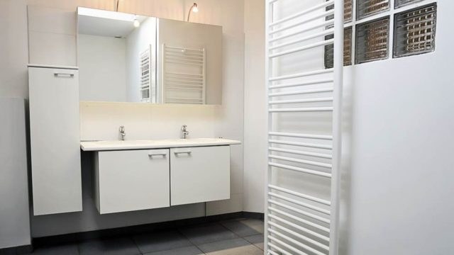 Μπάνιο χωρίς θέρμανση: 4+1 έξυπνα tips για να μην κρυώνετε τον χειμώνα