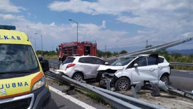 Τραγωδία με 20χρονους στην Πιερία: Τρεις νεκροί και δύο τραυματίες σε σοκαριστικό τροχαίο