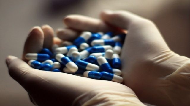 Κορωνοϊός: Τι αλλάζει με τα αντιικά χάπια – Με ποια προϋπόθεση το παίρνει ο ασθενής (video)