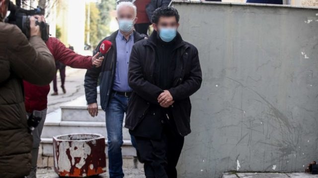 Ο δικηγόρος του ιερέα κατηγορεί την ανήλικη: «Έχει ψυχολογικά προβλήματα – Εκείνη έστειλε μήνυμα σεξουαλικού περιεχομένου»