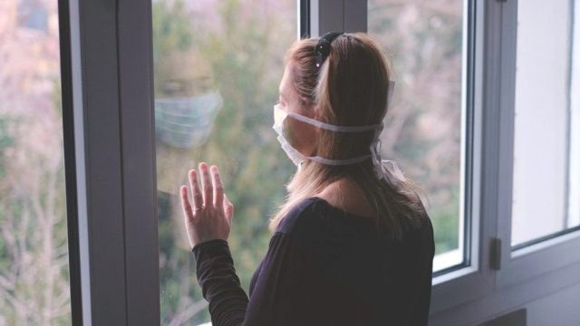 Κορωνοϊός και ψυχική υγεία – Σοκάρει νέα έρευνα: Το 21% των Ελλήνων δε θέλει καν να βγαίνει από το σπίτι!