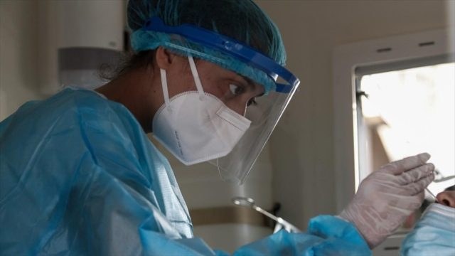 Μικρή πτώση στα κρούσματα – Στο “κόκκινο” η Αττική