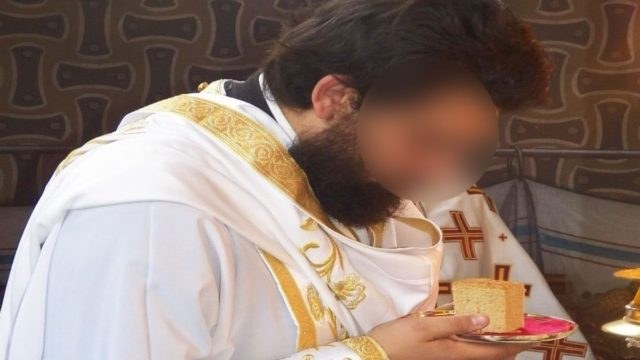 Υπόθεση βιασμού 17χρονης: «Όταν βγάζουν τα β@ζ@κι@ απ’ έξω και προκαλούν…» – Σάλος με τις δηλώσεις υπέρ του 37χρονου ιερέα (Video)