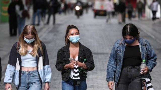 Κορωνοϊός – Ελαφρά βελτίωση στους σκληρούς δείκτες: Η μείωση στα νέα κρούσματα, τους θανάτους και τους διασωληνωμένους