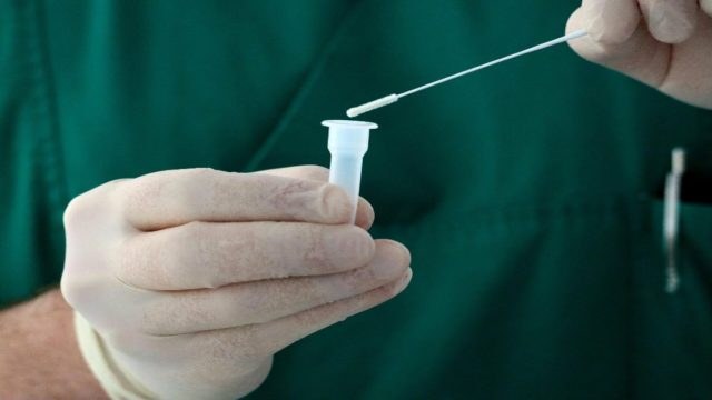 Κορωνοϊός – Όμικρον 2: Αυτά τα δύο συμπτώματα θα εμφανιστούν πριν το θετικό τεστ