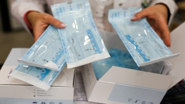 Κορωνοϊός – Self test: Πότε ξεκινά η διάθεση για τους μαθητές στα φαρμακεία – Η λήξη της προθεσμίας