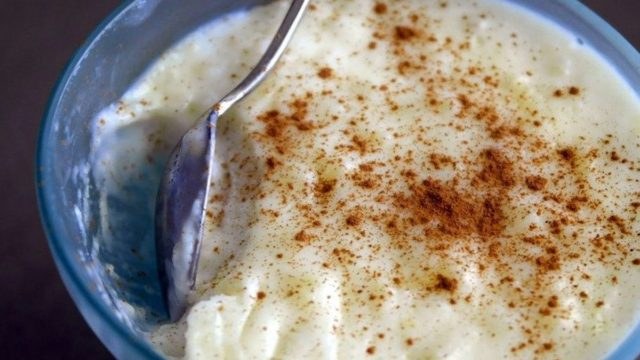 Vegan ρυζόγαλο με γάλα ρυζιού και κανέλα