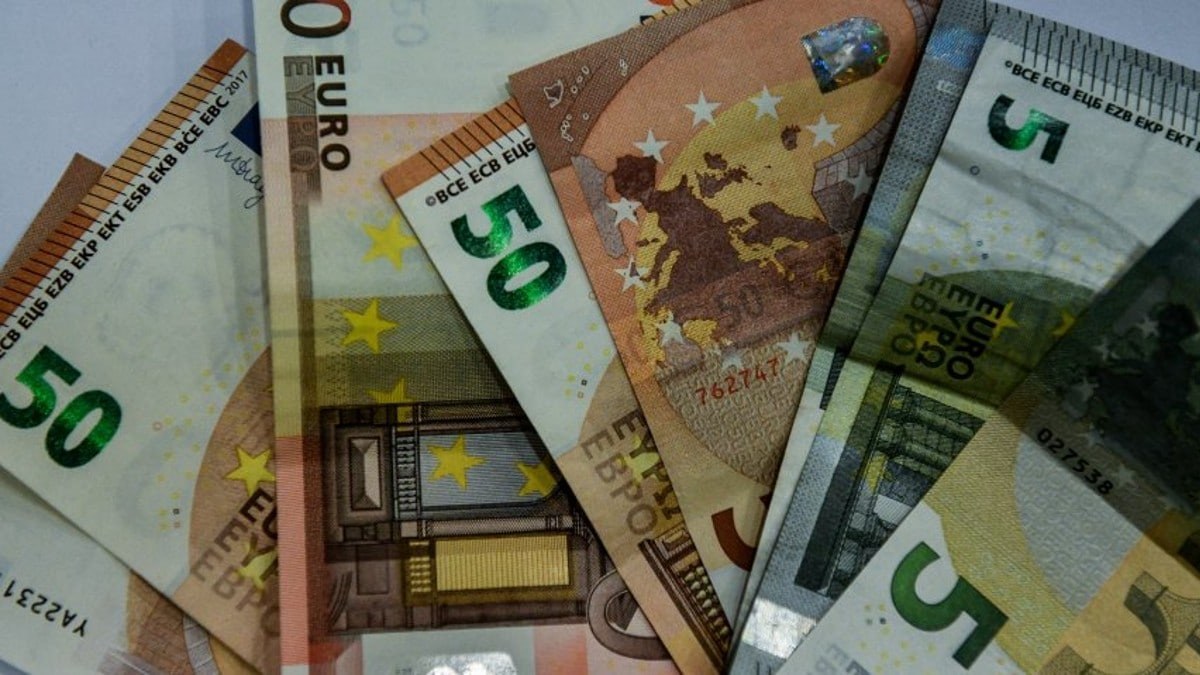 «Βρέχει» λεφτά: Επιδόματα έως και 900 ευρώ – Ποιους αφορά