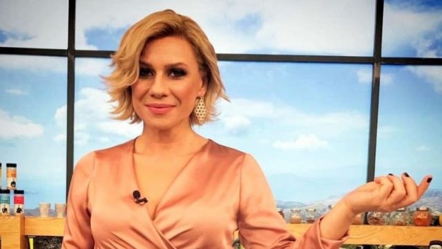 Ολόιδια η Κατερίνα Καραβάτου: Αυτή ήταν η μητέρα της παρουσιάστριας και πεθερά του Κρατερού Κατσούλη