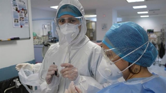 Κορωνοϊός: 17.176 νέα κρούσματα και 52 θάνατοι – Στους 408 οι διασωληνωμένοι