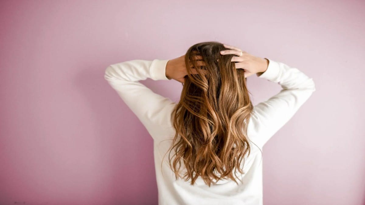 Το απόλυτο μυστικό για τα πιο λαμπερά μαλλιά