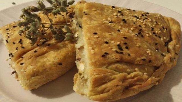 Τυρόπιτα νηστίσιμη με χειροποίητο φύλλο, έτσι όπως την έφτιαχναν οι γιαγιάδες