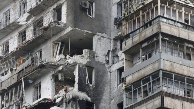 Πόλεμος στην Ουκρανία: Ρωσικές δυνάμεις βομβάρδισαν σχολείο στη Μαριούπολη – Είχαν βρει καταφύγιο 400 κάτοικοι