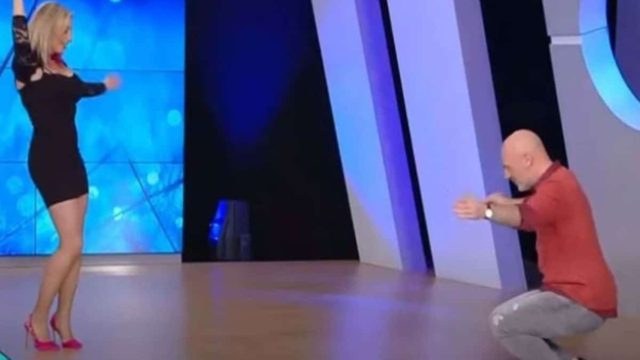 Το τσιφτετέλι “κόλαση” που άφησε το Νίκο Μουτσινά με το στόμα ανοιχτό