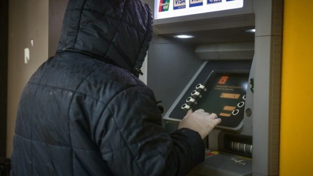 Έσκασαν τα ευχάριστα με τον κατώτατο μισθό: Φέρνει ντόμινο αυξήσεων σε 24 επιδόματα!
