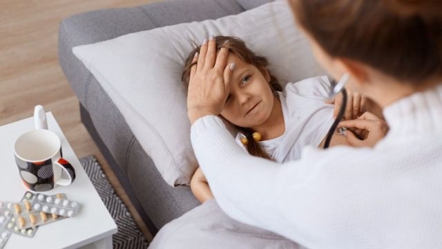 Συναγερμός για τους γονείς – Ηπατίτιδα στα παιδιά: Δεν την καλύπτουν τα υπάρχοντα εμβόλια – Τα έξι συμπτώματα (video)