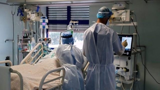 Κορωνοϊός: Σοκάρουν για ακόμη ένα 24ωρο (14/4) οι πάνω από 50 θάνατοι – Μερική αποκλιμάκωση σε κρούσματα και διασωληνωμένους