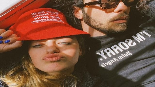 Γαία Μερκούρη: Φιλί στο στόμα με φίλη της! Σαστισμένος ο Άγγελος Λάτσιος (photo)