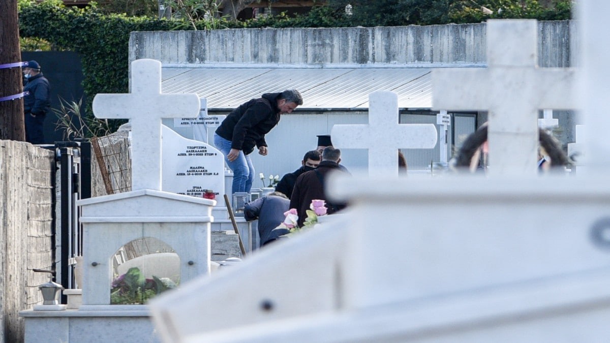 Πάτρα: Η αλήθεια για τους τάφους των παιδιών της οικογένειας Δασκαλάκη – Ο λόγος που δεν έγινε η εκταφή της Μαλένας (Video)