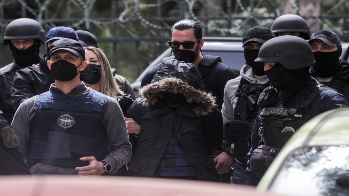 Νεκρά παιδιά στην Πάτρα: Δέκα διαφορετικές εκδοχές της οικογένειας για το πανάκι της Ίριδας – Οι απίστευτες αντιφάσεις (Video)
