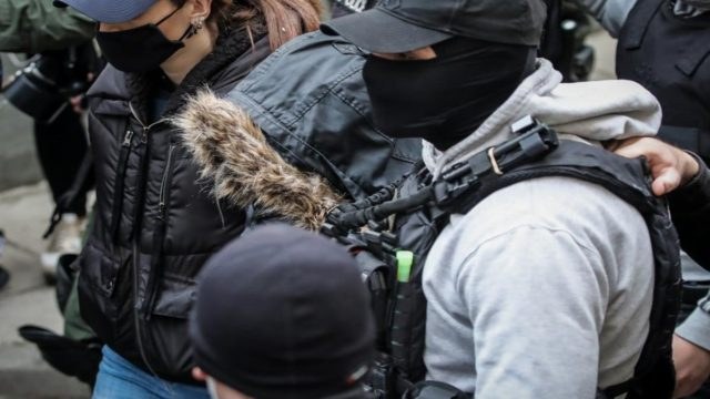Ρούλα Πισπιρίγκου: Αυτό αναφέρει στο απολογητικό της υπόμνημα – Όσα ισχυρίζεται και τι έγινε έξω από τα δικαστήρια (video)